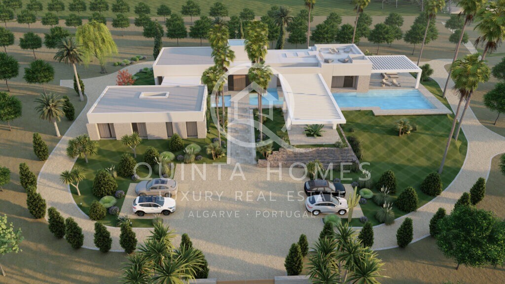 Large plot of land with approved plan close to the beach