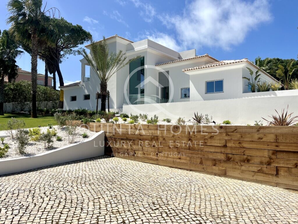 Stunning Newly Renovated 5-Bedroom Villa in a Private Urbanisation