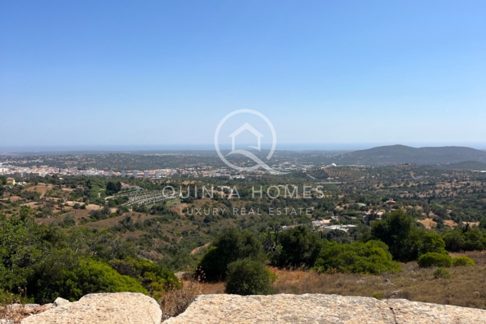 Large plot North of Loule with 360 degree views