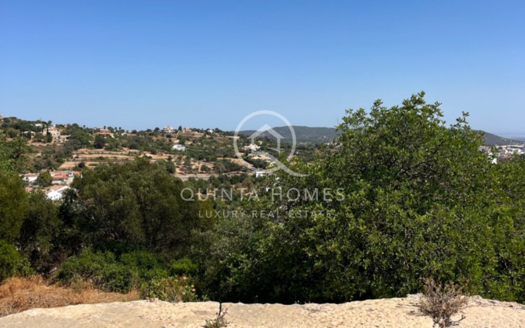 Large plot North of Loule with 360 degree views