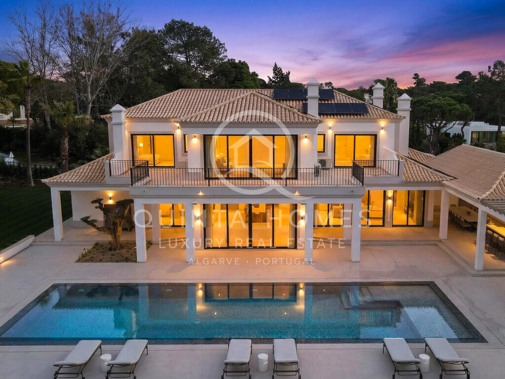 A Fully Refurbished Frontline Golf Residence in Quinta do Lago