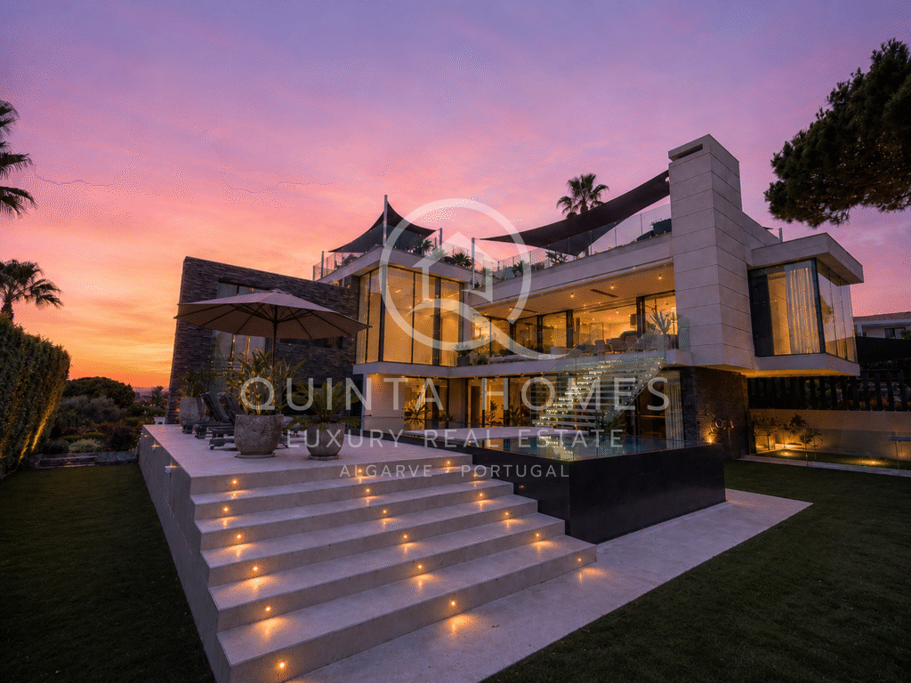 Contemporary Five-Bedroom Villa with Panoramic Sea Views in Vale do Lobo